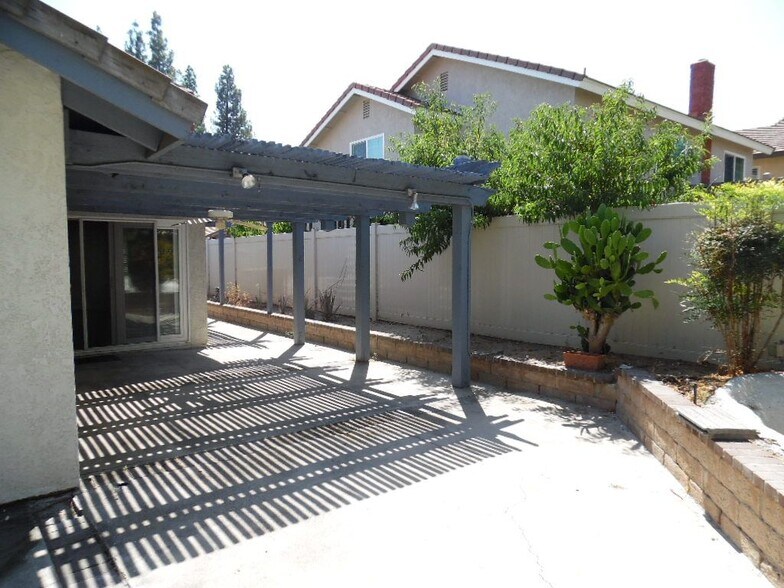 Building Photo - 2595 Branch Ln
