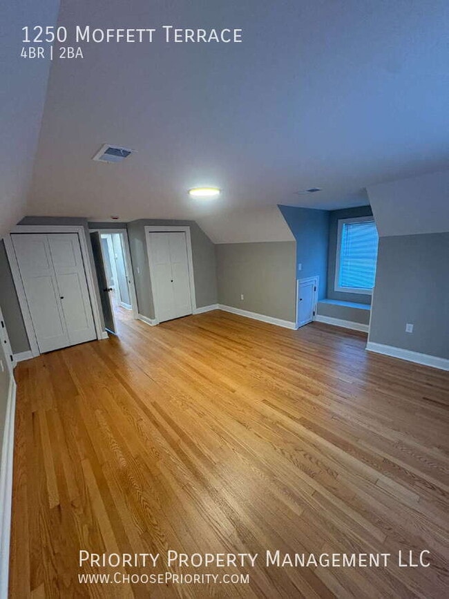 Building Photo - 1250 Moffett Terrace