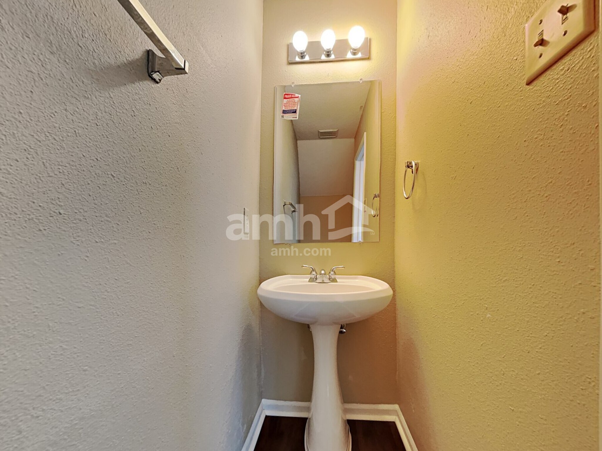 Building Photo - 10970 Clear Spring Dr