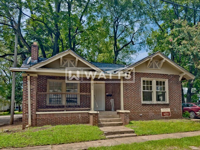 Building Photo - Charming 2-Bedroom Craftsman Bungalow in Woodlawn