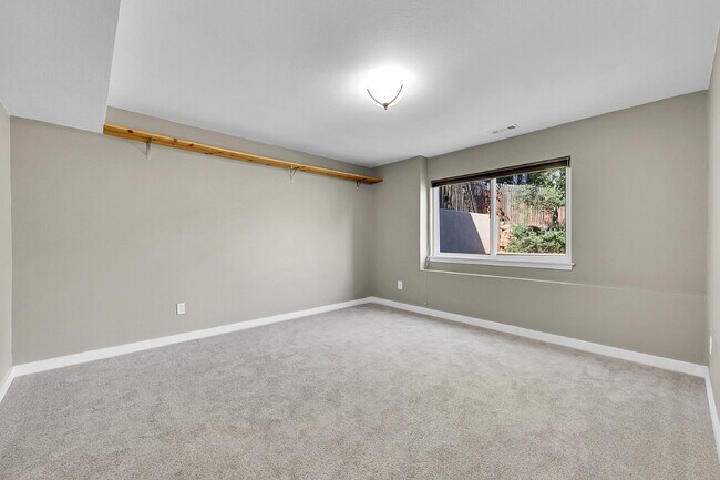 Building Photo - $3,600, 4-Bed, 3-Bath Updated Home in Mani...