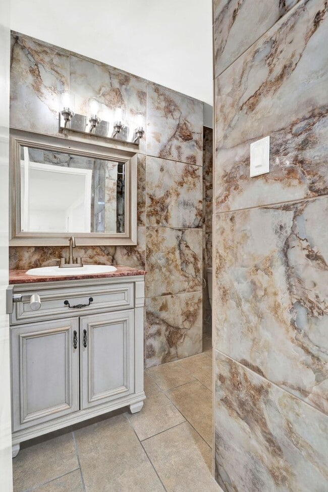 Building Photo - 3BD | 3BTH - HOT TUB - WATER FRONT - NEWLY RENOVATED - ON SYLVAN LAKE