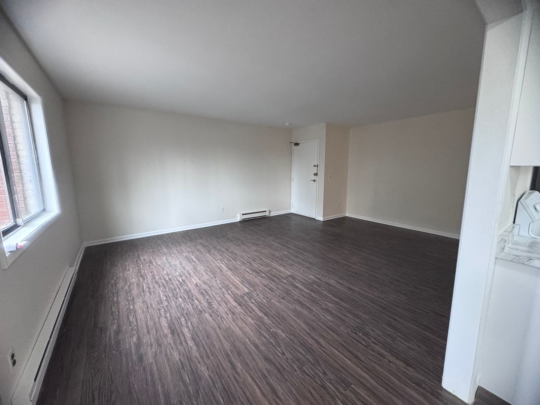 Building Photo - 155 W Cedar St