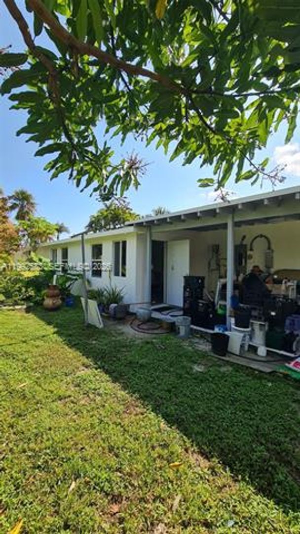 Building Photo - 6130 SW 64th Ave