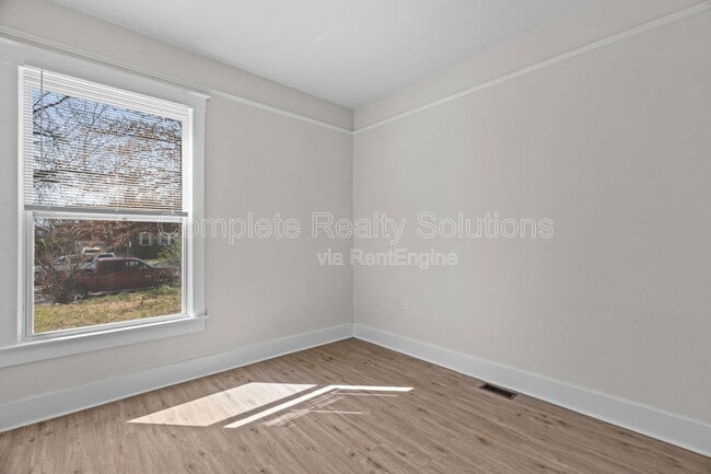 Building Photo - 6811 Etzel Ave