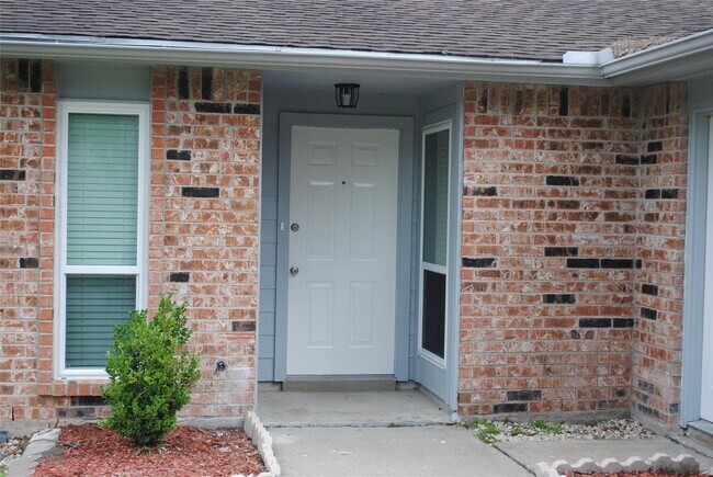 Building Photo - 423 Lee Dr