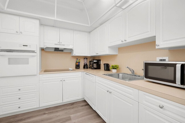 Building Photo - 4001 S Ocean Dr