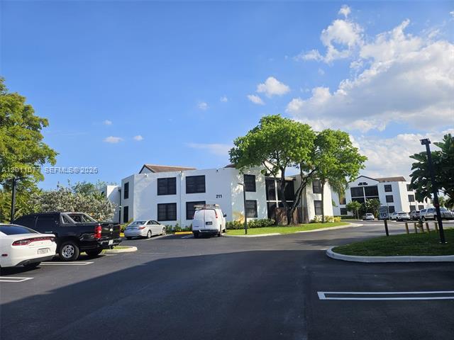 Building Photo - 211 Lake Pointe Dr
