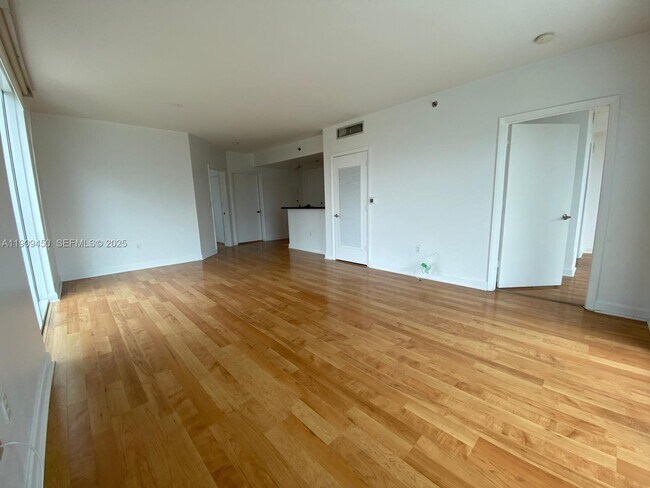 Building Photo - 1401 SW 22nd St