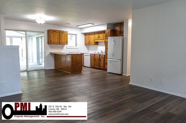 Building Photo - 8030 N Hazelwood Dr