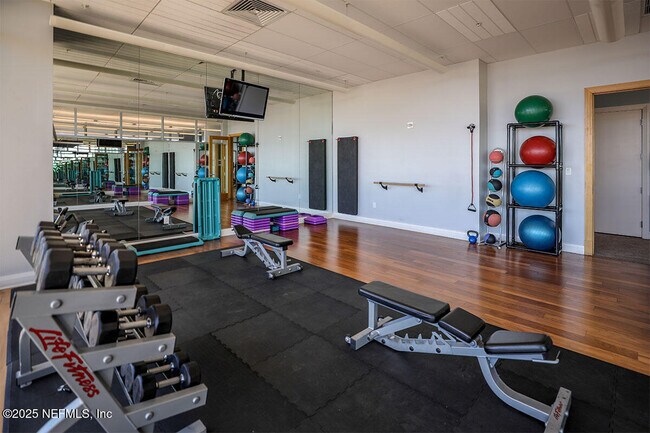 Building Photo - 1431 Riverplace Blvd