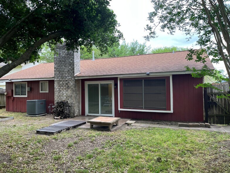Building Photo - 19823 Burle Oak Dr