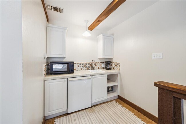 Building Photo - 2510 Locke Ln