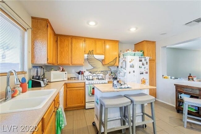 Building Photo - 548 Haunts Walk Ave