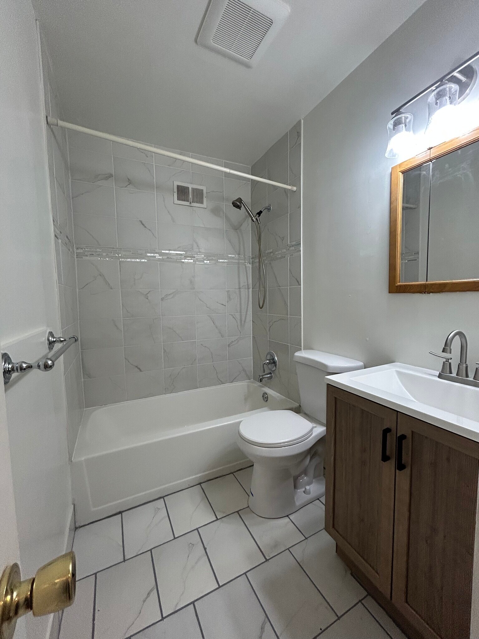 Hallway Bathroom - 3368 Red Lion Rd