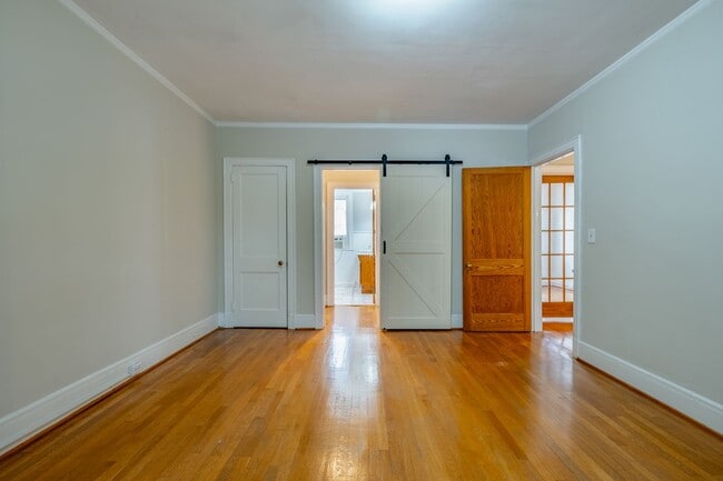 Building Photo - Cozy 2 Bedroom Apartment