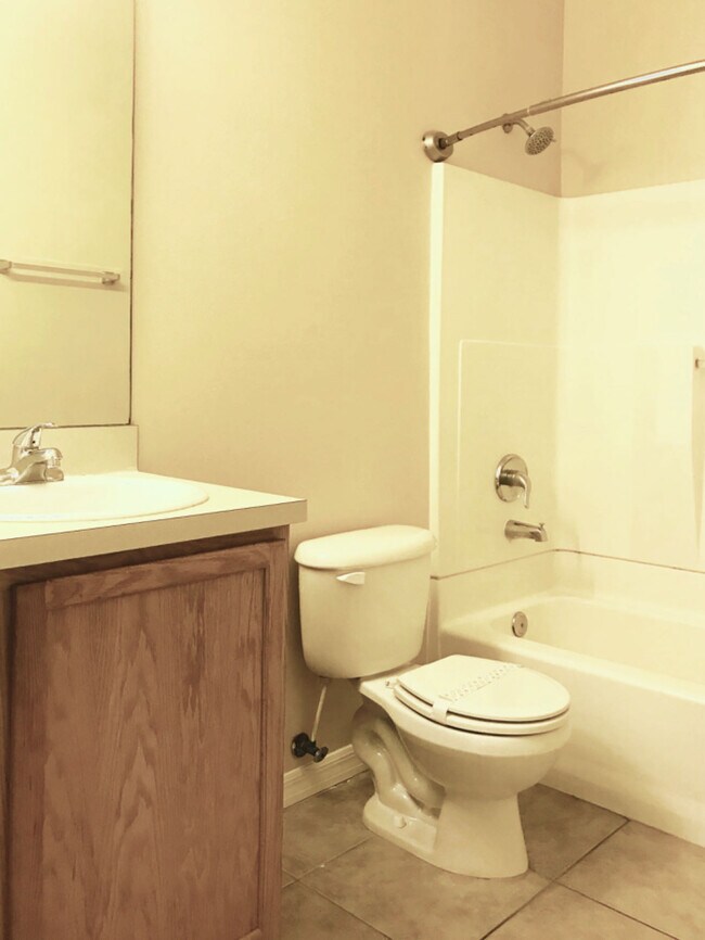 Building Photo - 1707 Retreat Cir