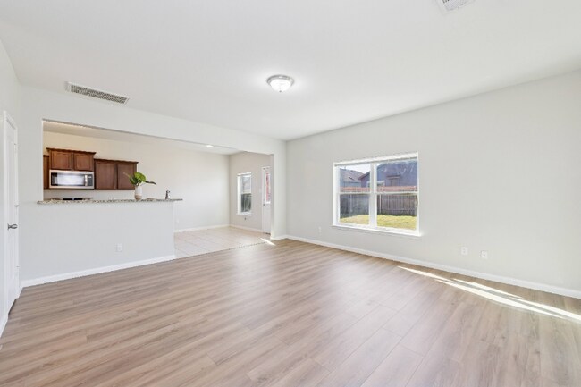 Building Photo - 312 Magnolia Dr