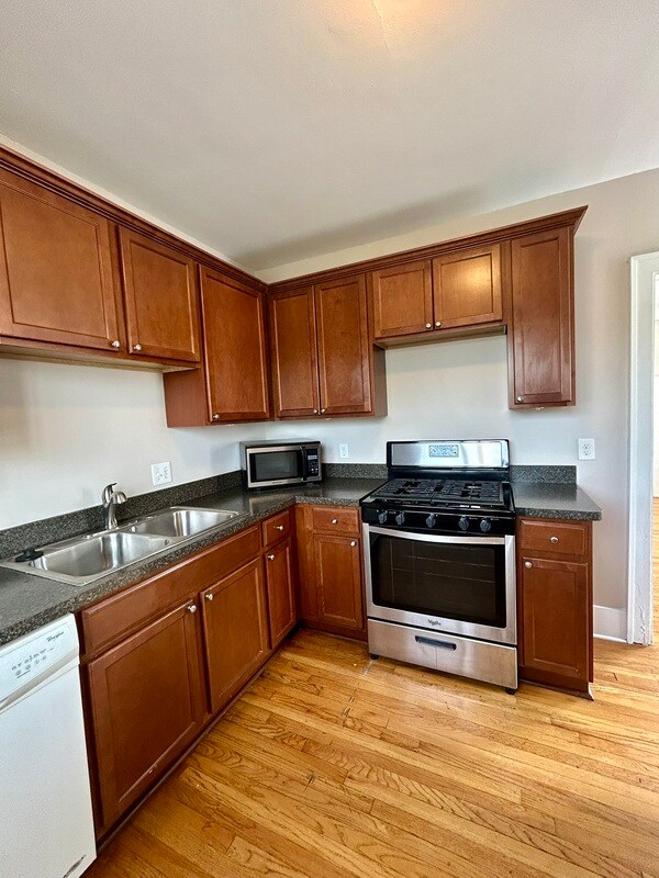 Building Photo - 162 Labadie St