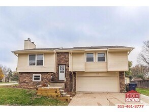 Building Photo - Wonderful Urbandale Home