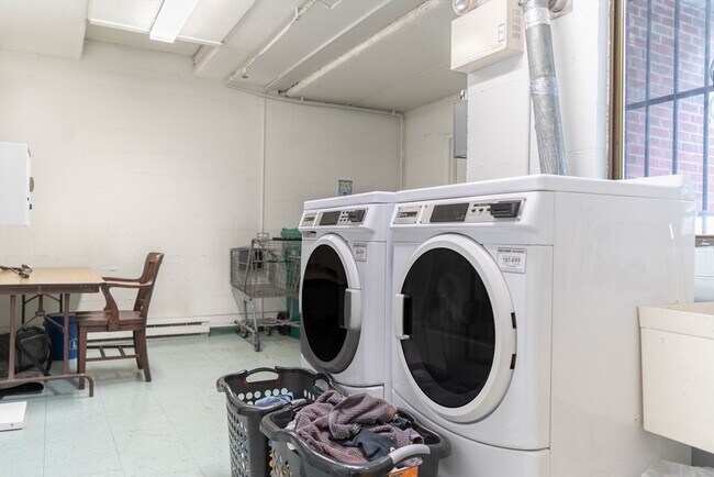 Building Photo - 144 Marble St