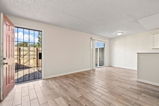 Building Photo - 3032 N Edith Blvd