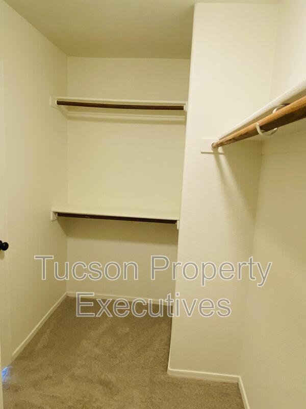 Building Photo - 11879 W Fontenelle Dr