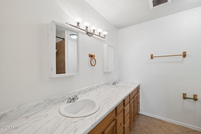 Building Photo - 7 S Catalina St