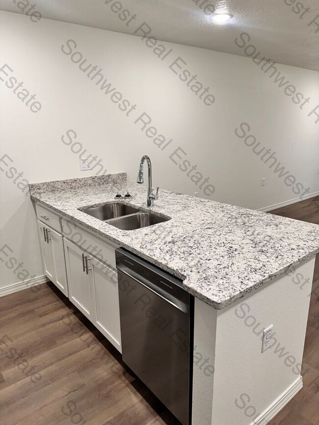 Building Photo - New Construction! 2 bed 2 bath!