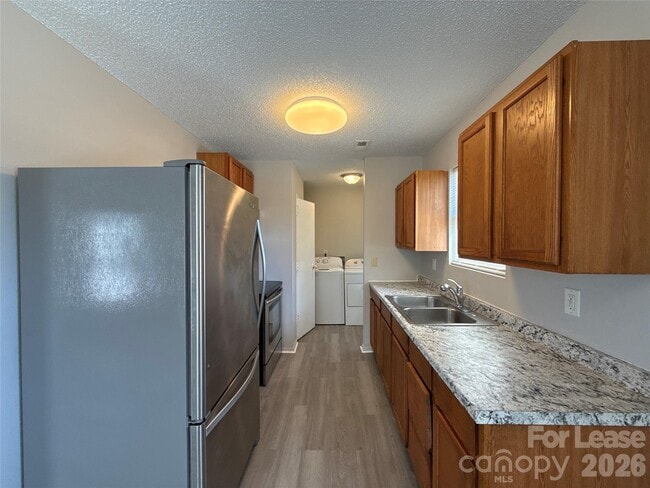 Building Photo - 333 E Todd Ln