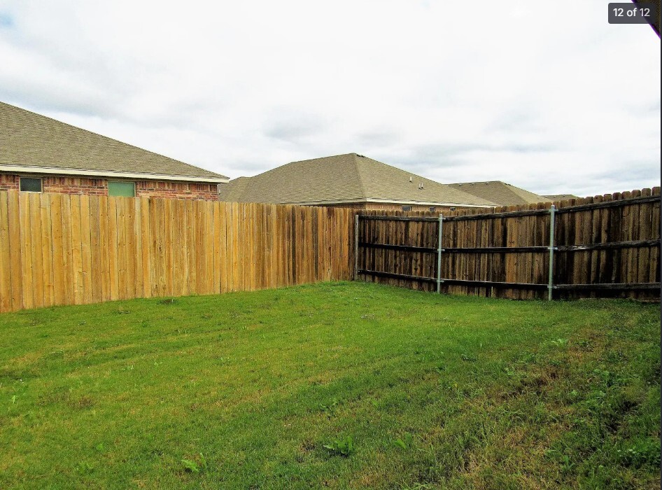 Building Photo - 608 Karey Dr
