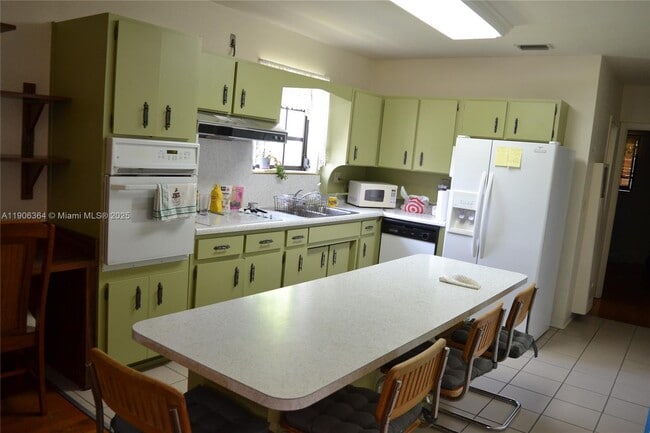 Building Photo - 7855 SW 17th Terrace