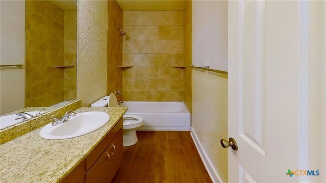 Building Photo - 2107 Magnolia Dr