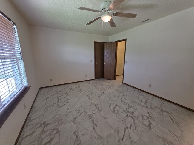 Building Photo - 2723 Kasey Ave