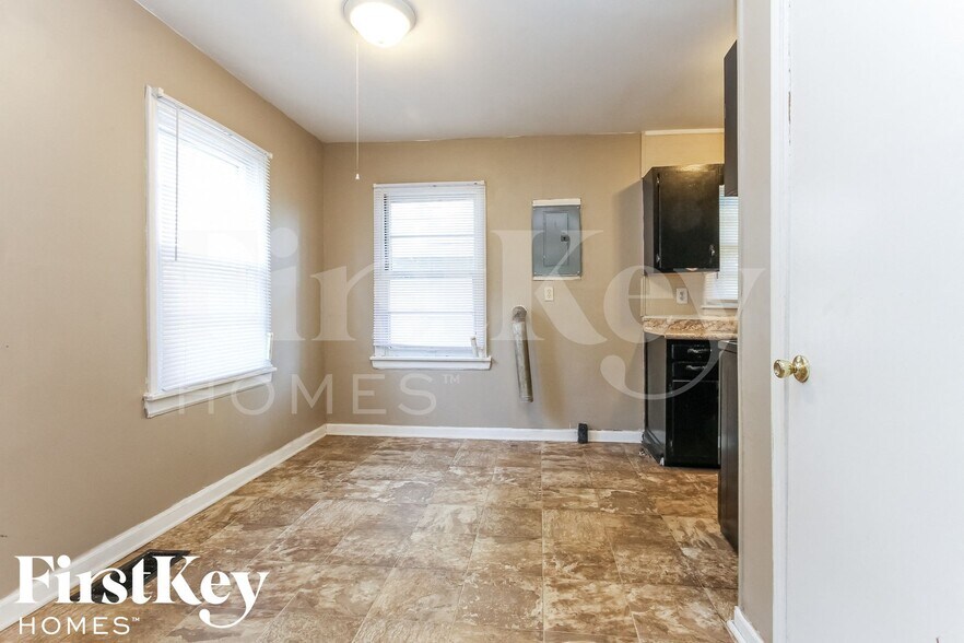 Building Photo - 3605 N Sadlier Dr