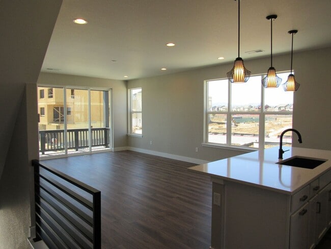 Building Photo - Modern Solar Powered Home in Broomfield