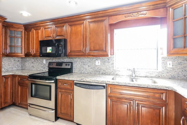 Building Photo - 3341 W Park Rd