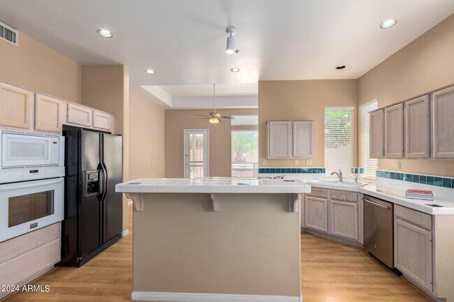 Building Photo - 8924 E Captain Dreyfus Ave