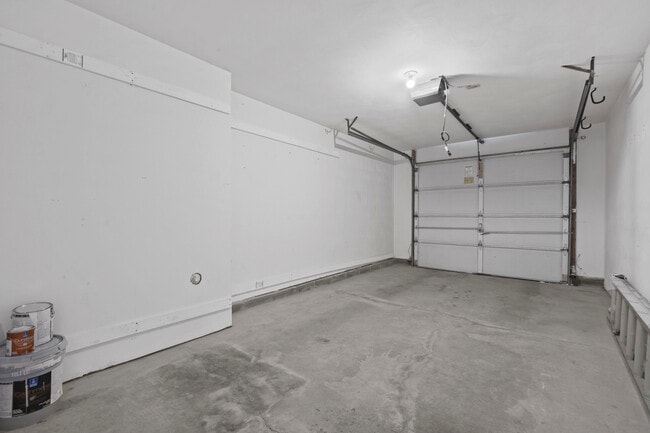 Building Photo - 405 Hidden Shrs Ct