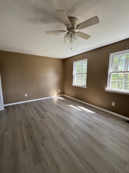 Building Photo - 102 Covered Bridge Ct