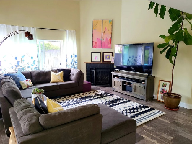 Building Photo - 4 Bedroom Home in the Hosp Grove Area of Olde Carlsbad