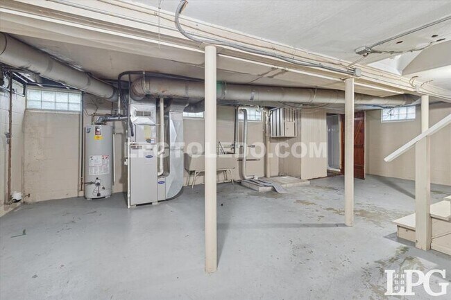 Building Photo - 4336 Lyman Ave