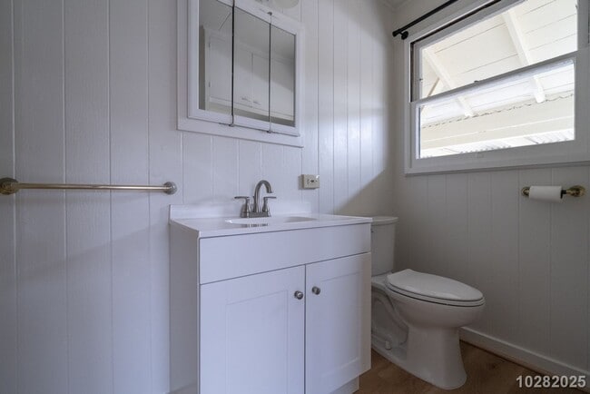 Building Photo - 2 BD/1 BA Home with Yard and Carport in Wa...