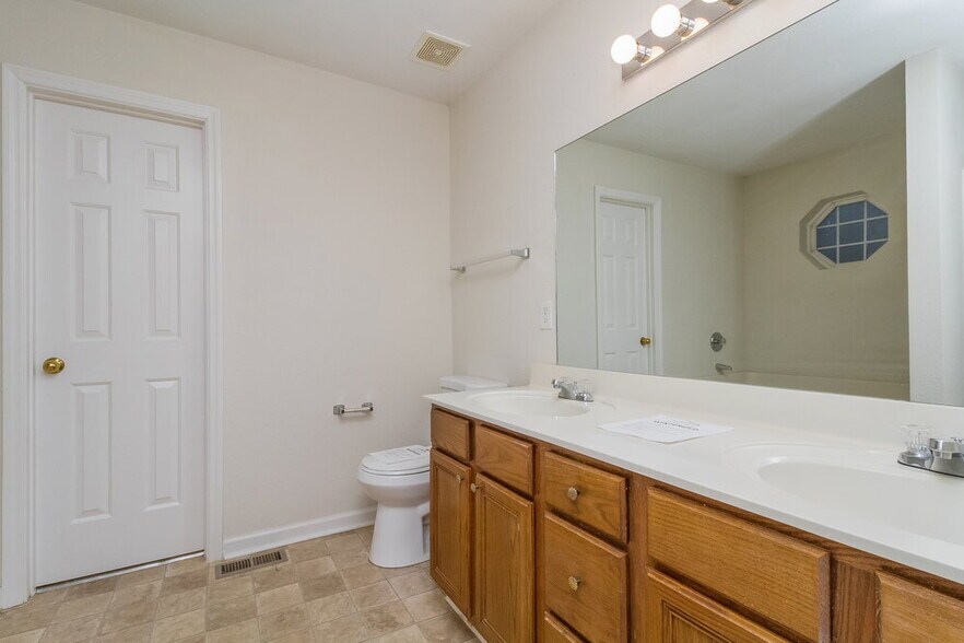 Building Photo - 608 Birchbrook Ct