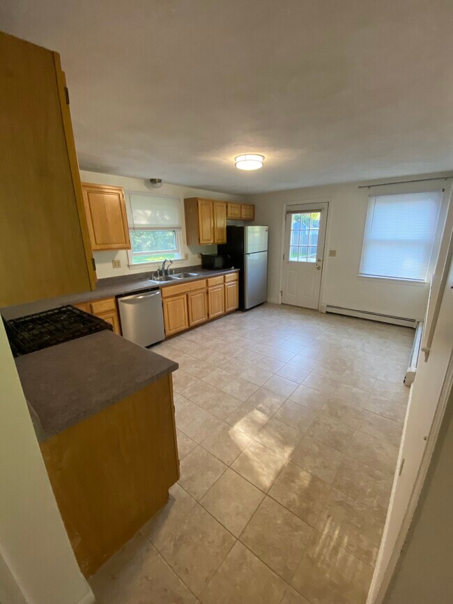 Building Photo - 18 Grove St