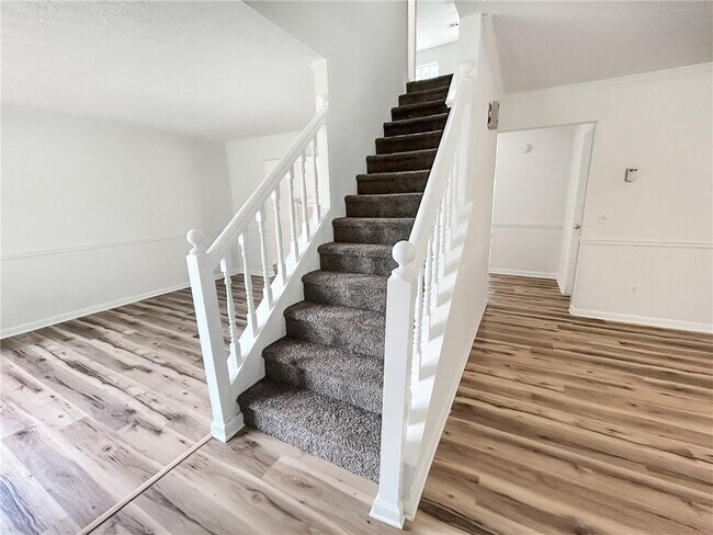 Building Photo - 2945 Georgian Manor Dr
