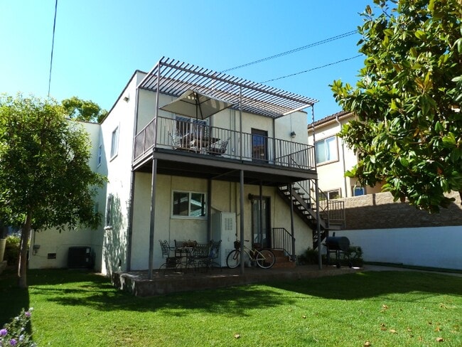 Building Photo - 718 1/2 E San Jose Ave