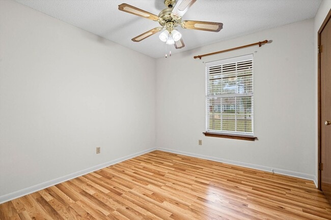 Building Photo - Charming Fairhope Home for Rent – Convenie...