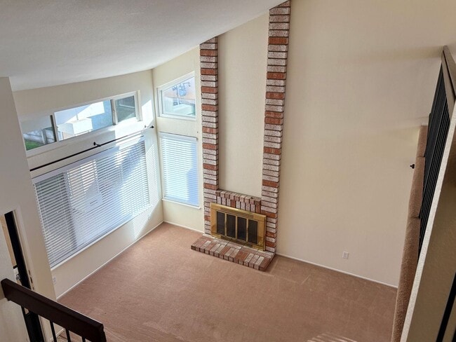 Building Photo - SOLAR POWERED 3 Bedroom 2 bath with large ...