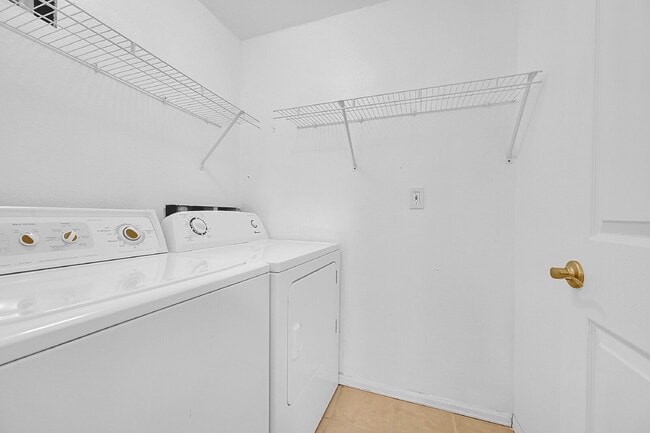 Building Photo - $2,295.95, 3-bed, 3-bath, located in Longmont with a washer and dryer and $300 off the first mont...